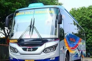 Pengendara Sawer Bus Sumber Selamat Berakhir dengan Aksi Ugal-ugalan