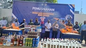 Bea Cukai Jayapura Musnahkan Barang Ilegal: Rokok dan Minuman Beralkohol