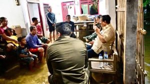 Momen Haru! Prabowo Temui Anak Korban Banjir Bekasi yang Bercita-cita Jadi Presiden