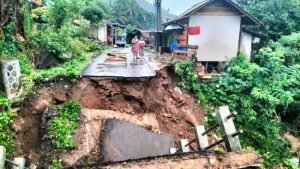 Jembatan Penghubung Pandeglang-Serang Roboh Akibat Banjir, Begini Kondisinya!