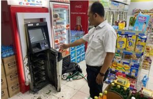 Kawanan Pencuri Bobol Mesin ATM Minimarket Pakai Las di Karawang, Polisi Buru Pelaku