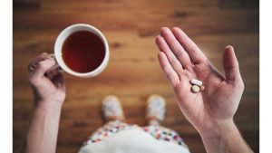 Minum Obat dengan Teh Herbal Bisa Berbahaya, Ini Alasannya