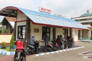 Usai Libur Lebaran, Samsat Drive Thru Polda Metro Dipadati Wajib Pajak