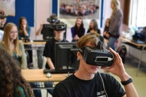 Revolusi Pendidikan: Menjelajahi Potensi Tak Terbatas Pengalaman VR di Ruang Kelas