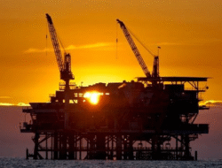 Harga Minyak Tertekan Akibat Stok Amerika Meningkat